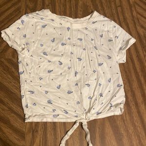 Dip tee-shirt. White tee with blue flowers.
